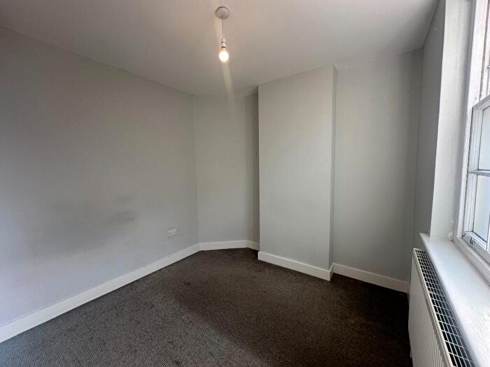 1 Bedroom Flat To Rent In Portland Street, Walworth Village, SE17
