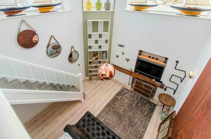 1 Bedroom Flat To Rent In Hardinge Street, Wapping, London, E1
