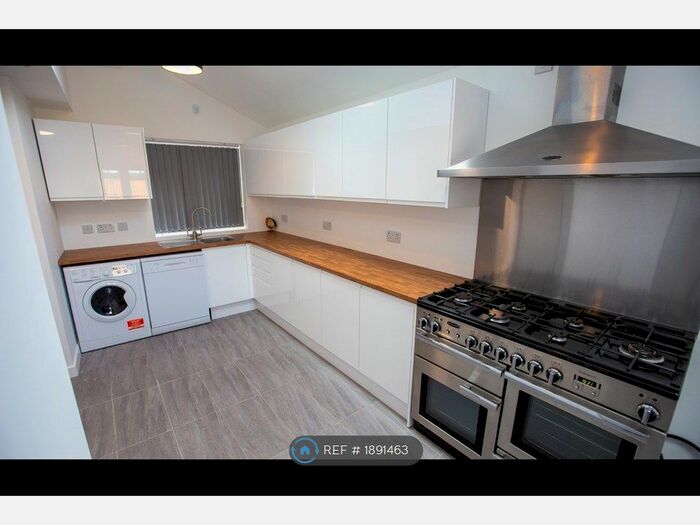 6 Bedroom End Of Terrace House To Rent In Charter Avenue, Coventry, CV4