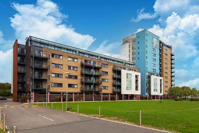 Flat To Rent In Lady Isle House, Ferry Court, Cardiff, CF11