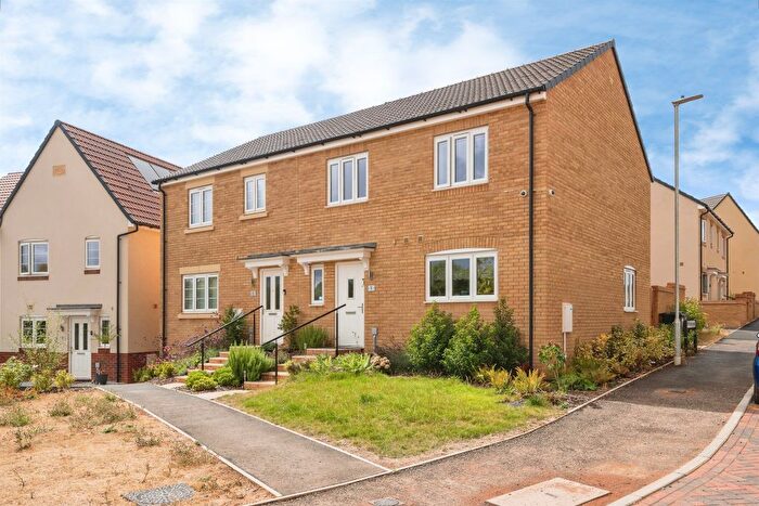4 Bedroom Semi-Detached House For Sale In Mattravers Walk, Taunton, TA1