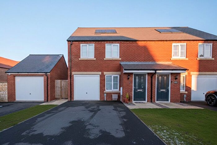 3 Bedroom Semi-Detached House For Sale In Sika Avenue, Rothwell, Kettering, NN14