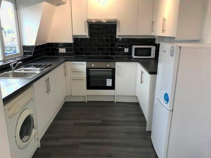 2 Bedroom Flat To Rent In London Road, Headington, Oxford, OX3