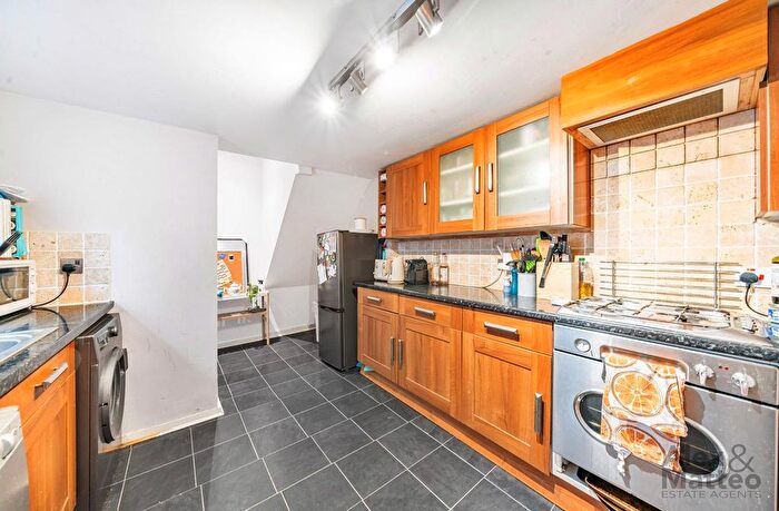 2 Bedroom Flat To Rent In Kellett Road, Brixton, SW2