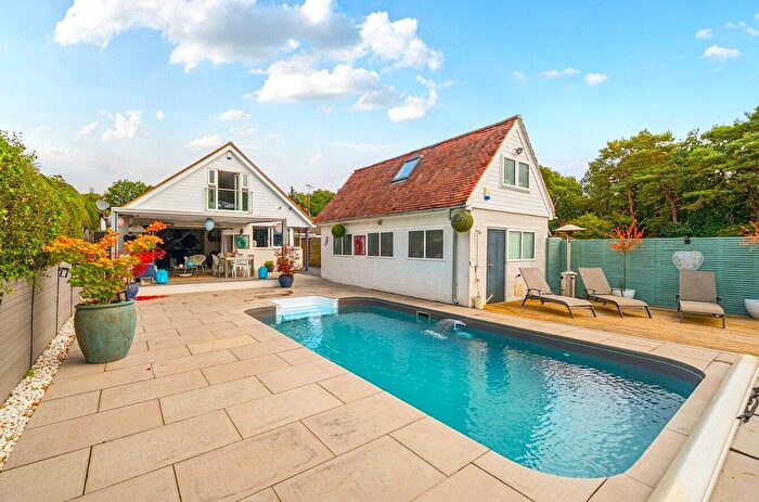 4 Bedroom Detached House For Sale In Pinehill Road, Crowthorne, Berkshire, RG45