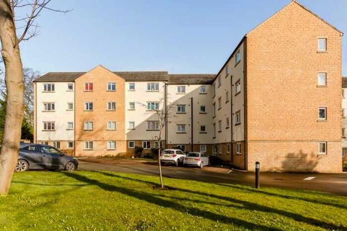 2 Bedroom Flat To Rent In Lodge Road, Thackley, Bradford, BD10