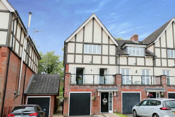 4 Bedroom Town House For Sale In Laneham Place, Kenilworth, CV8
