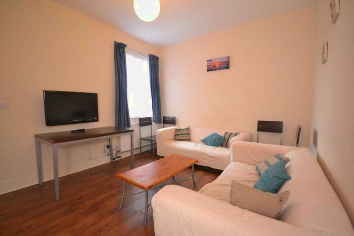 6 Bedroom Terraced House To Rent In Swainstone Road, Reading, Berkshire, RG2