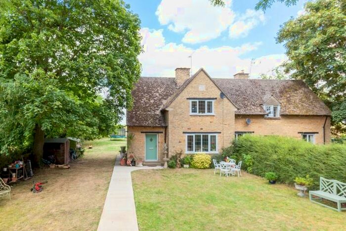 3 Bedroom Cottage To Rent In Brackley Grange, Brackley, NN13