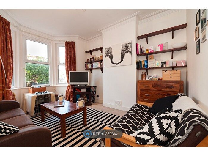 1 Bedroom Flat To Rent In Earlsfield Road, London, SW18