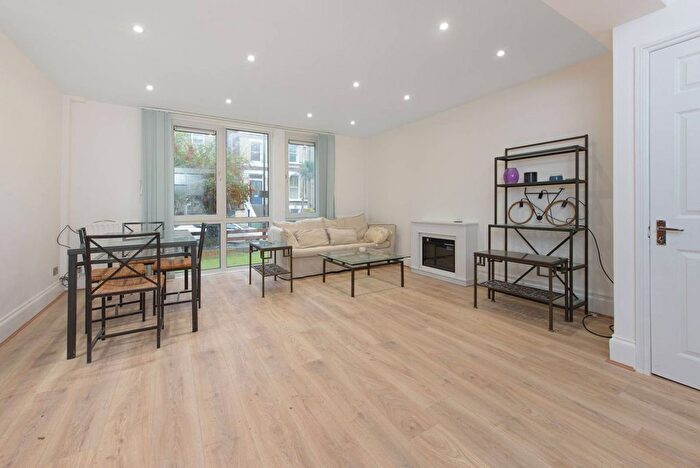 4 Bedroom Property To Rent In Garlinge Road, Kilburn, London, NW2