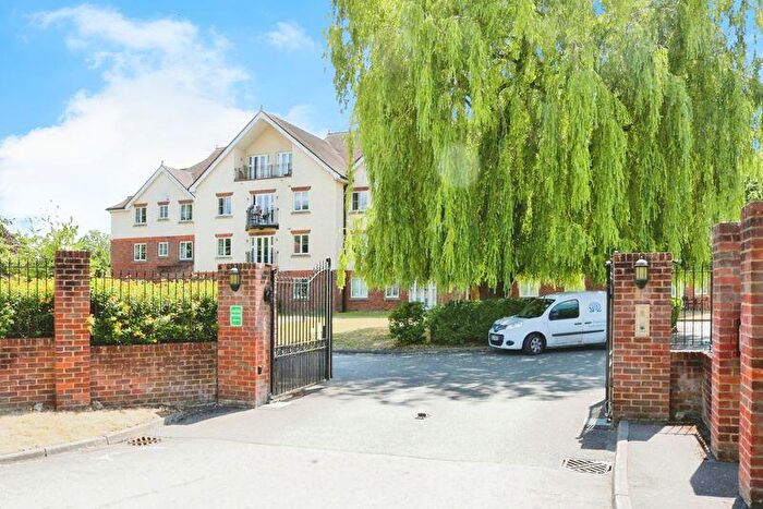 2 Bedroom Apartment For Sale In Datchet Road, Slough, SL3
