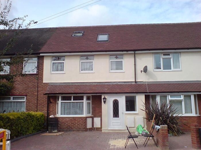 2 Bedroom Flat To Rent In Sterling Avenue, Waltham Cross, EN8