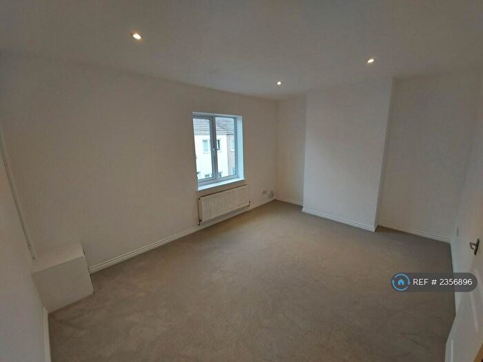 1 Bedroom Flat To Rent In Albion Street, Swindon, SN1