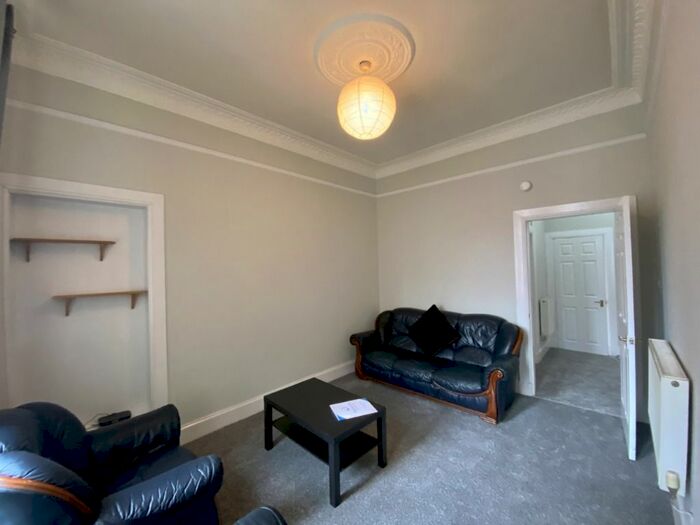2 Bedroom Flat To Rent In Maxwellton Street, Paisley, Renfrewshire, PA1