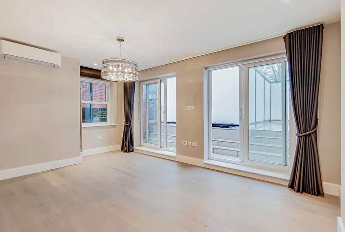 2 Bedroom Apartment To Rent In Fitzjohns Avenue, Hampstead, NW3