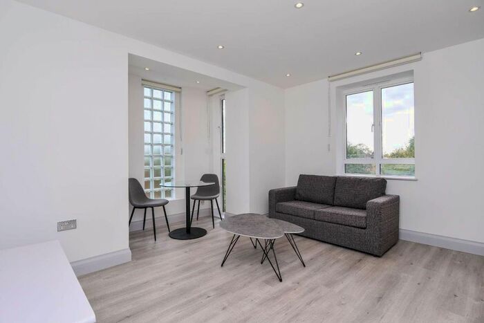 1 Bedroom Flat To Rent In Devonhurst Place, Chiswick, London, W4