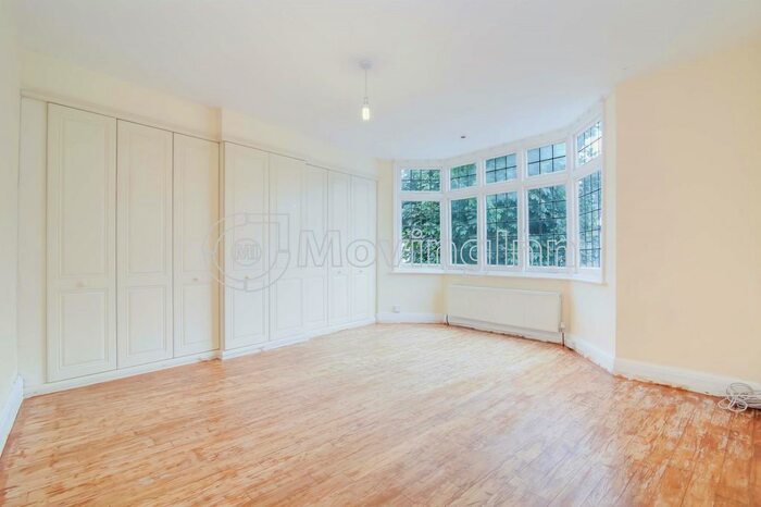 3 Bedroom Semi-Detached House To Rent In Leigham Vale, London, SW16