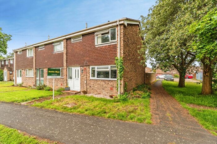 3 Bedroom Terraced House For Sale In Beechdale Close, Calmore, Southampton, Hampshire, SO40