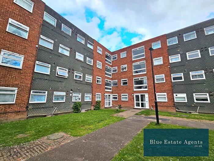 2 Bedroom Flat For Sale In Memorial Close, Hounslow, TW5