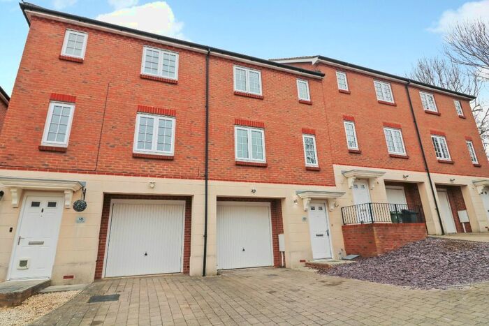 3 Bedroom Town House To Rent In Normandy Way, Singleton, Ashford, TN23