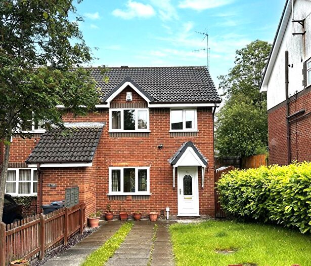 3 Bedroom End Of Terrace House For Sale In Magpie Lane, Oldham, OL4