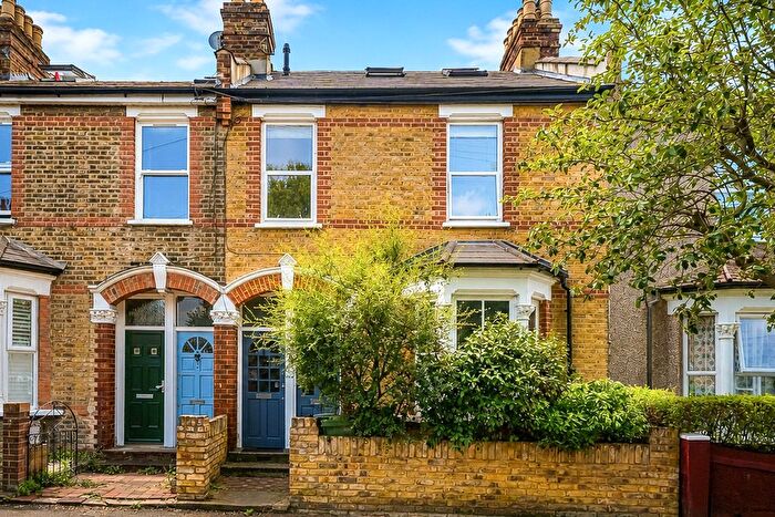 3 Bedroom Flat For Sale In Camden Road, Walthamstow, London, E17