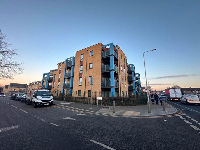 2 Bedroom Flat To Rent In Richard Moore Court, Rainham Road South, Dagenham, RM10