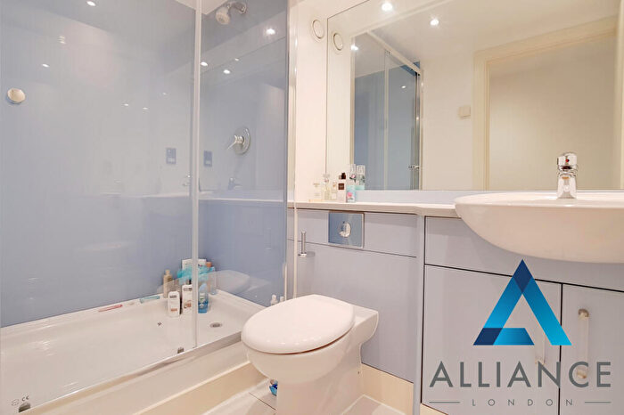 2 Bedroom Flat To Rent In Crew Street, London, E14