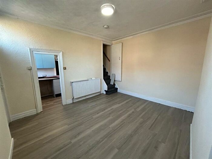 3 Bedroom House To Rent In Rawson Terrace, Leeds, West Yorkshire, LS11