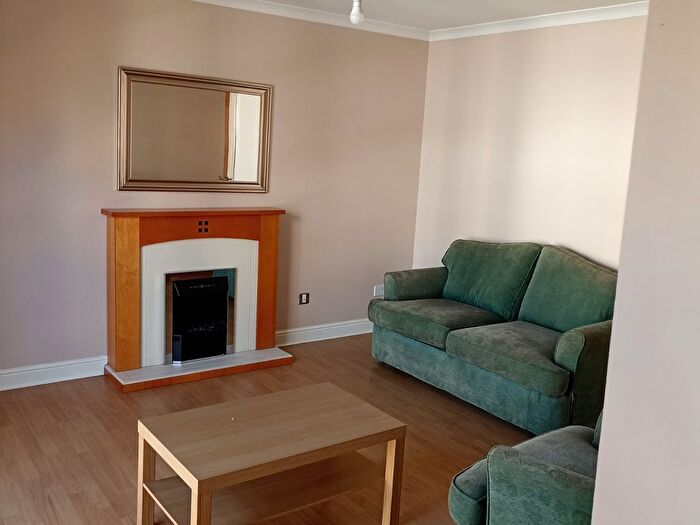 3 Bedroom Flat To Rent In Old Tolbooth Wynd, Edinburgh, EH8
