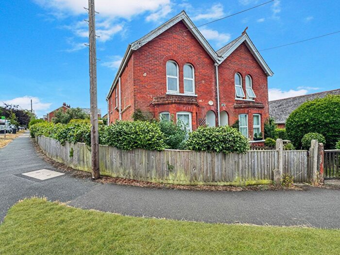 3 Bedroom Semi-Detached House To Rent In Solent View Road, Cowes, PO31