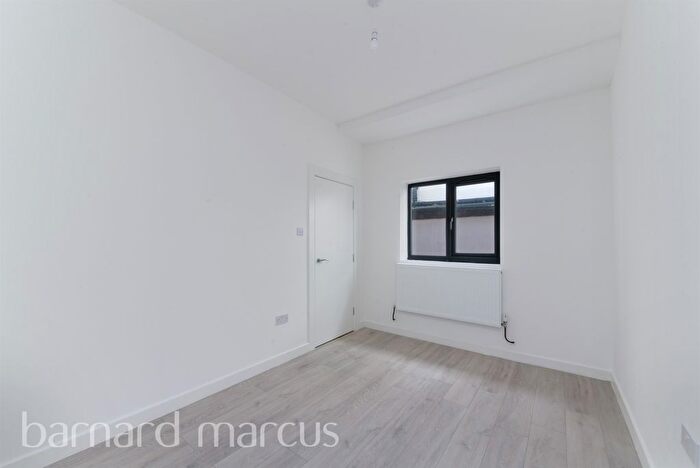 Studio To Rent In Ridge Road, Sutton, SM3