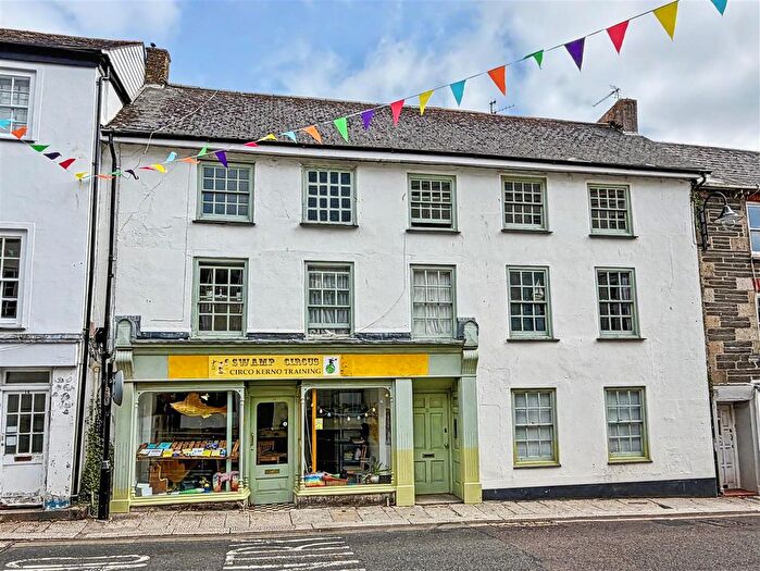 1 Bedroom Flat For Sale In Lower Market Street, Penryn, TR10