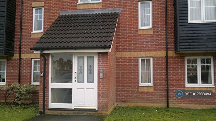 2 Bedroom Flat To Rent In Harbury Court, Newbury, RG14