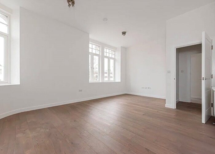 2 Bedroom Flat To Rent In Frobisher Road, Hornsey, London, N8
