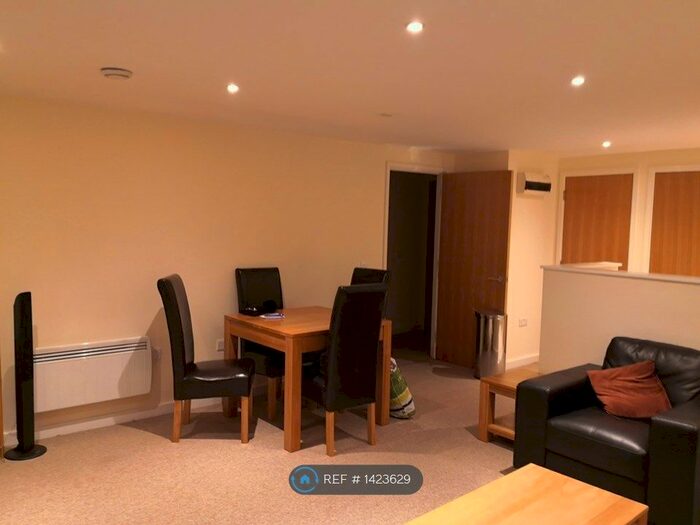 2 Bedroom Flat To Rent In Beckhampton Street, Swindon, SN1