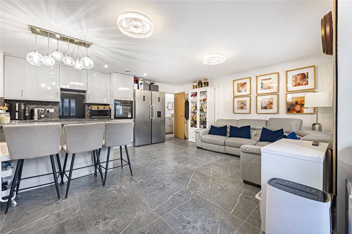 2 Bedroom Flat For Sale In Springhead Parkway, Northfleet, Gravesend, Kent, DA11