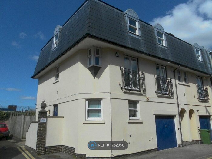 4 Bedroom Terraced House To Rent In Witcombe Place, Cheltenham, GL52