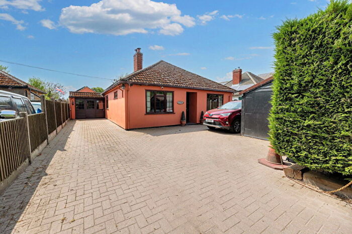 3 Bedroom Detached Bungalow For Sale In Pilcox Hall Lane, Tendring, Clacton-on-sea, CO16