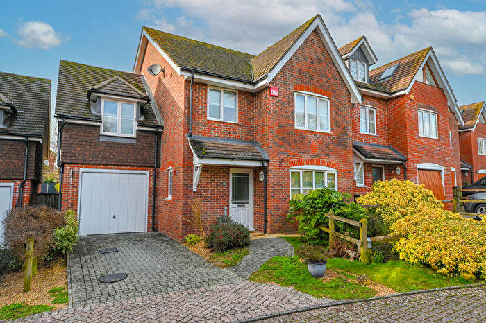 4 Bedroom Detached House For Sale In Waterside Gardens, Purbrook, PO7
