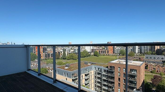 2 Bedroom Flat To Rent In New Festival Avenue, London, E14