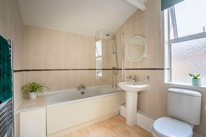 2 Bedroom End Of Terrace House To Rent In Rose Street, York, YO31