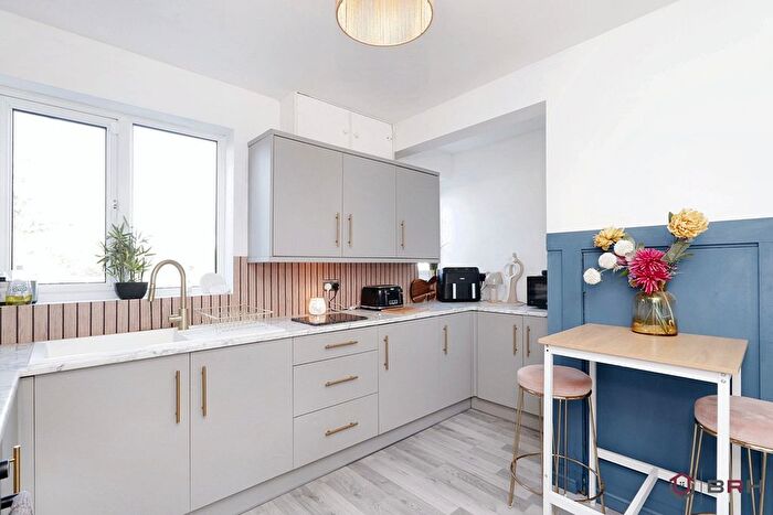 3 Bedroom Semi-detached House For Sale In Markham Road, Doncaster, DN12