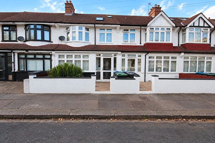 4 Bedroom Terraced House To Rent In Warlingham Road, Thornton Heath, CR7