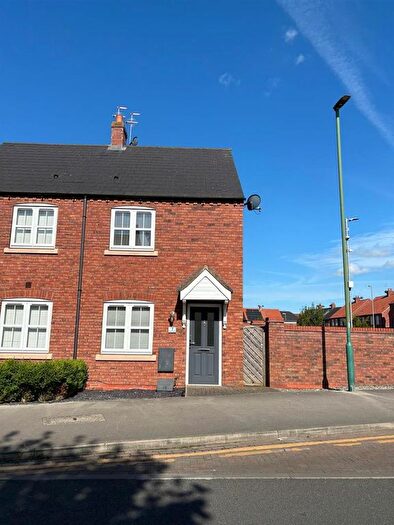 2 Bedroom End Of Terrace House To Rent In School Lane, Kingswood, Hull, HU7