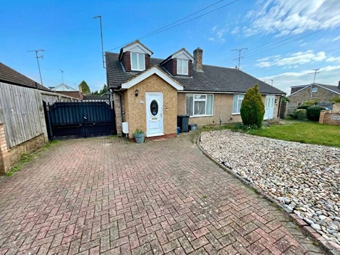 3 Bedroom Chalet For Sale In Warden Hill Road, Luton, Bedfordshire, LU2