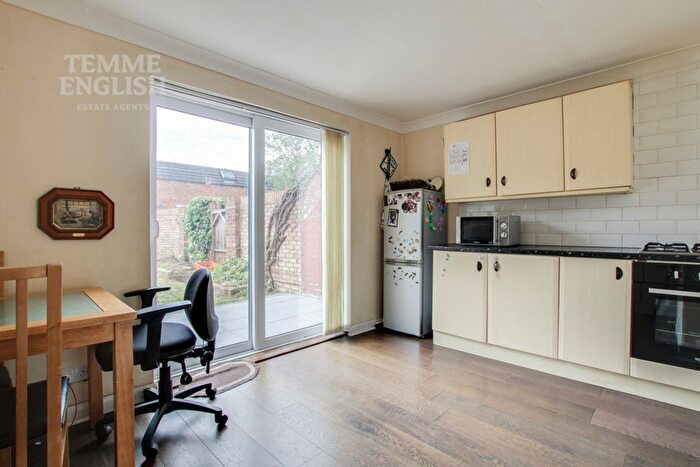 3 Bedroom End Of Terrace House For Sale In Elizabeth Way, Basildon, SS15