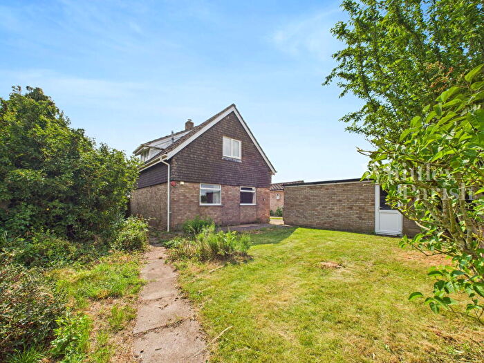 3 Bedroom Chalet For Sale In St. Marys Road, Long Stratton, Norwich, NR15