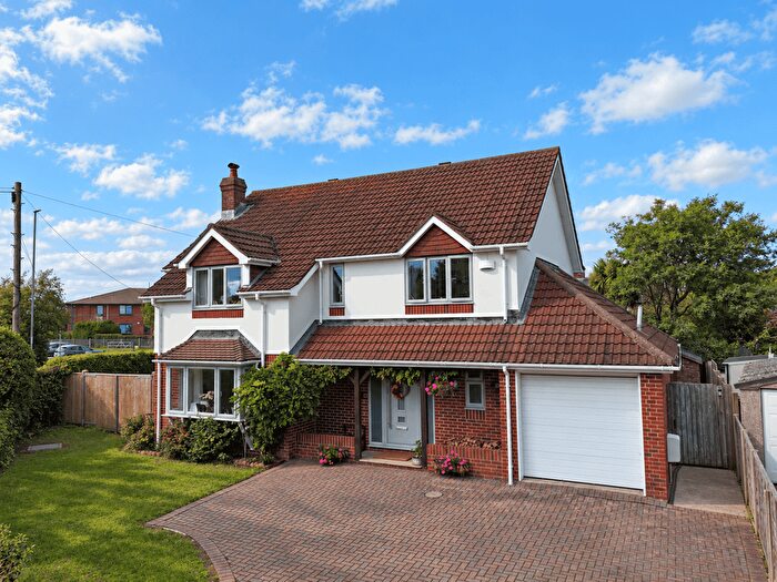 4 Bedroom Detached House For Sale In St Margarets Avenue, Christchurch, BH23
